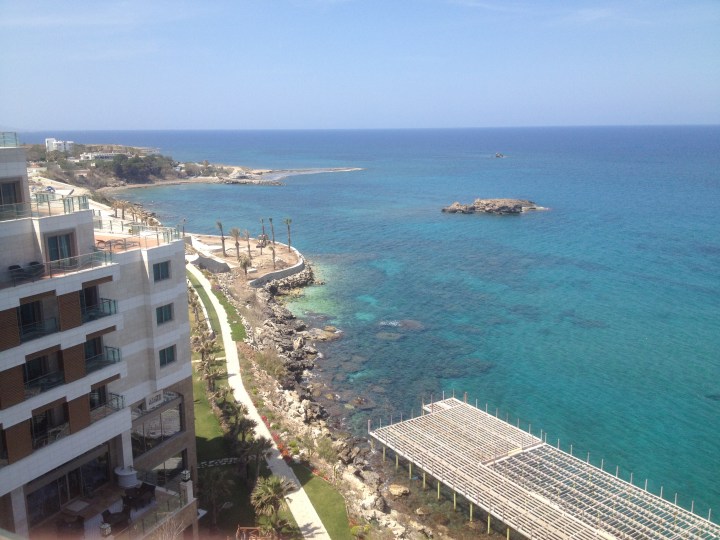 Domuz Kayası (üstte) ve Günay kayası (altta)