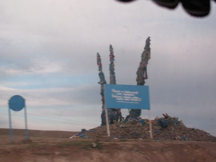 Ovoo ( şamanizme göe kutsal tepe, taş yığını)