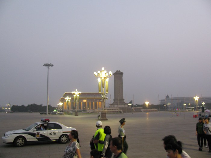 Meydanı boşaltıyoruz