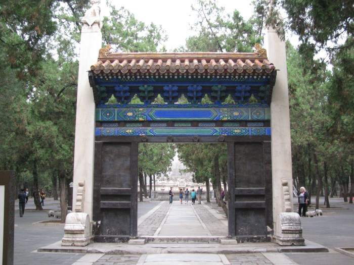 Kötü şans kapısı ( rehber bizi içinden geçirmedi)