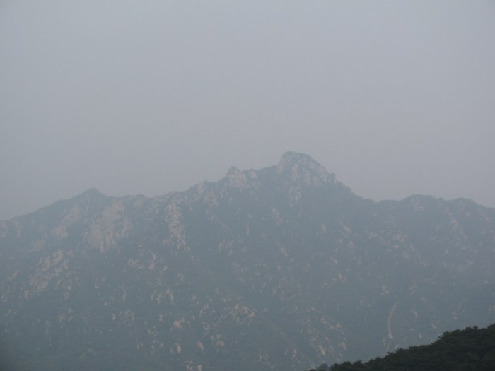 Benim anlamadığım bu heybetli dağları aşan Moğol ordusu bu 20 mtlik sete nasıl takılmış