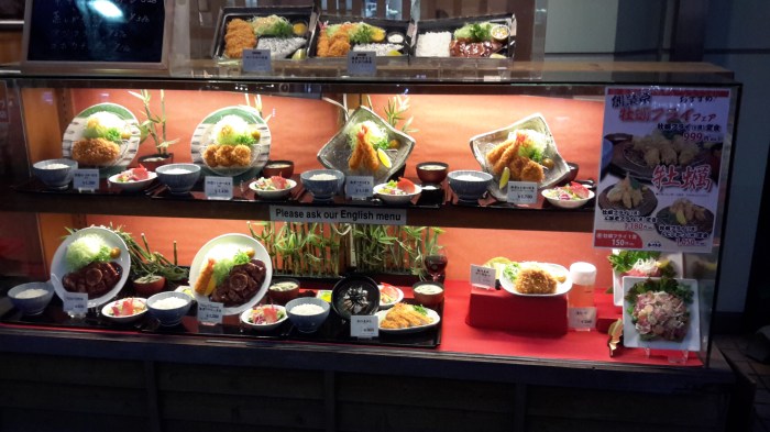 Yemek maketi vitrini