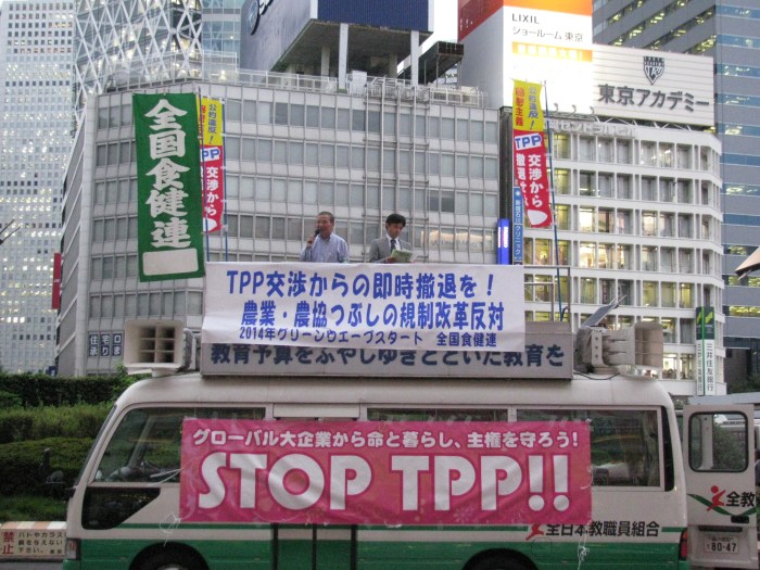 Bu amcayı bir ben dinledim. Ben de anlamadım.