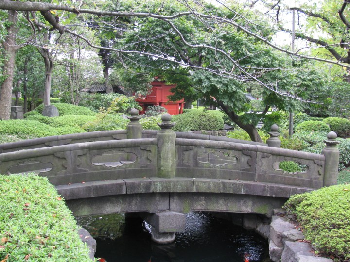 Tapınağın bahçesi