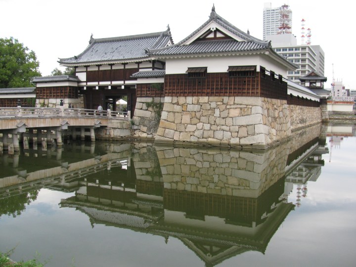 Hiroşima kalesi girişi