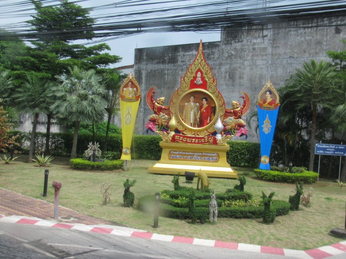 Her yerde başbakan ile hanımı var.