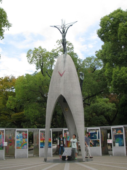 Sadako anıtı ( Çocukların Barış anıtı)