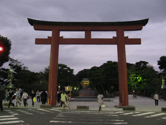 Paralel iki caddenin birleştiği yer