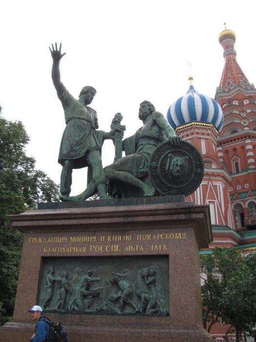 Minin ve Pojarski Heykeli